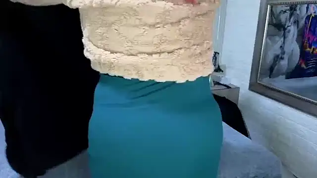 sofiagutierrez   online show from 10-22-25, 03:07