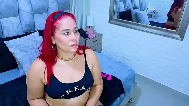 sofiagutierrez   online show from 11-11-25, 11:49