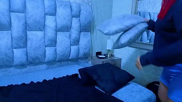 sofiagutierrez   online show from 11-12-25, 10:52