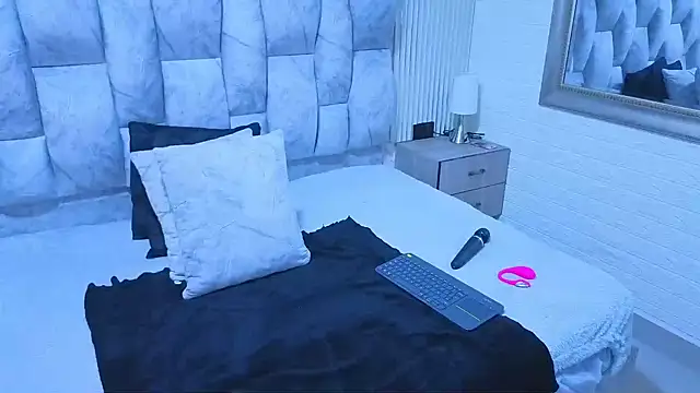 sofiagutierrez   online show from 11-15-25, 01:03