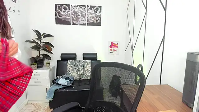 Snapshot of Angel-dragun chatting on 11-11-25, 07:36 Angel-dragun online show from 11-11-25, 07:36