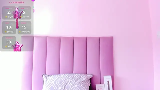 HoollyHendrix online show from 09-26-25, 07:40