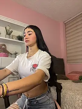 Snapshot of camila1_torres_ chatting on 11-24-25, 11:26 camila1 torres online show from 11-24-25, 11:26