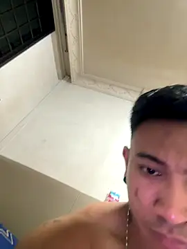 Snapshot of RoyDino chatting on 10-15-25, 01:11 RoyDino online show from 10-15-25, 01:11