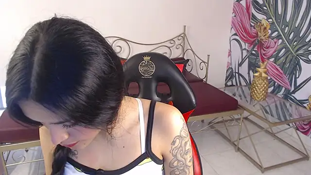 maddie  cute online show from 10-17-25, 01:25