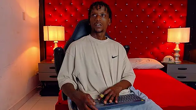 SkylerBigxxx online show from 09-19-25, 04:03