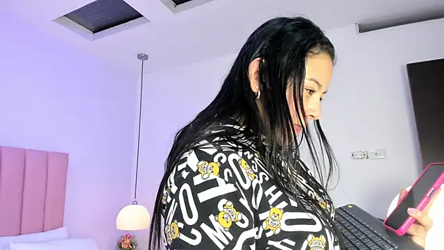 Snapshot of Amy_Ferreira chatting on 10-24-25, 11:12 Amy Ferreira online show from 10-24-25, 11:12