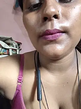 Snapshot of Jasmine_Januja chatting on 05-20-26, 02:51 Jasmine Januja online show from 05-20-26, 02:51