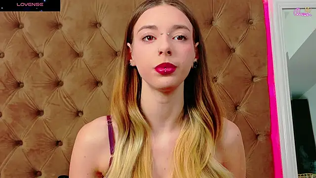 Snapshot of CoraVex chatting on 01-06-26, 05:11 CoraVex online show from 01-06-26, 05:11