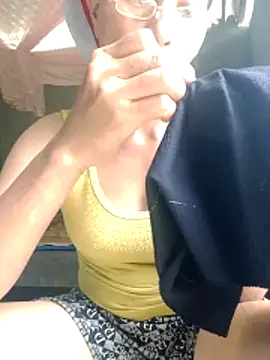 Snapshot of donna-bae chatting on 06-14-26, 03:41 donna-bae online show from 06-14-26, 03:41
