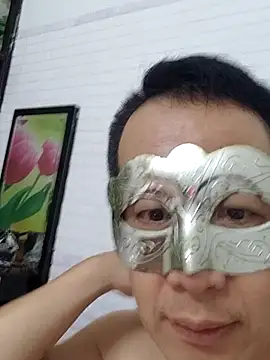 Snapshot of MaiHoang2k chatting on 09-17-25, 05:14 MaiHoang2k online show from 09-17-25, 05:14