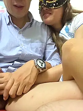 Snapshot of MaiHoang2k chatting on 10-23-25, 03:33 MaiHoang2k online show from 10-23-25, 03:33