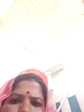 Snapshot of Hott_locky chatting on 11-22-25, 02:10 Hott locky online show from 11-22-25, 02:10