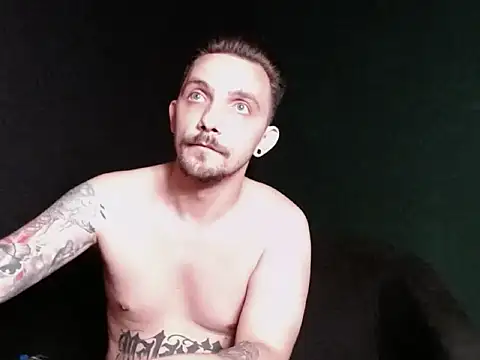 Snapshot of guesswhatbitch chatting on 09-17-25, 09:27 guesswhatbitch online show from 09-17-25, 09:27