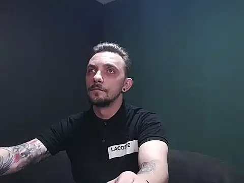 Snapshot of guesswhatbitch chatting on 09-19-25, 04:51 guesswhatbitch online show from 09-19-25, 04:51