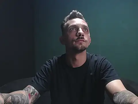 Snapshot of guesswhatbitch chatting on 09-23-25, 11:41 guesswhatbitch online show from 09-23-25, 11:41