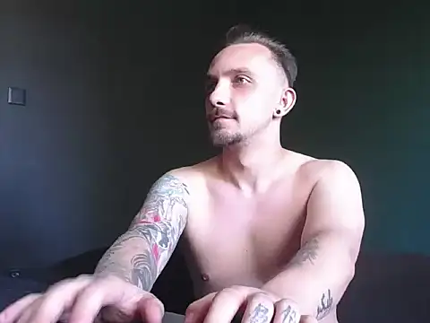 Snapshot of guesswhatbitch chatting on 09-24-25, 11:46 guesswhatbitch online show from 09-24-25, 11:46