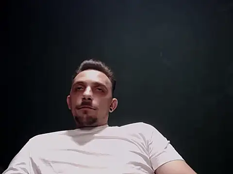 Snapshot of guesswhatbitch chatting on 09-28-25, 07:41 guesswhatbitch online show from 09-28-25, 07:41