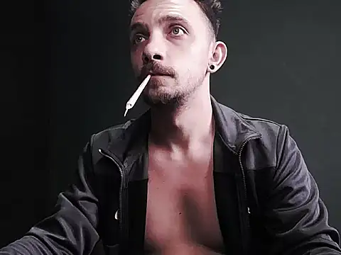 Snapshot of guesswhatbitch chatting on 10-01-25, 01:50 guesswhatbitch online show from 10-01-25, 01:50