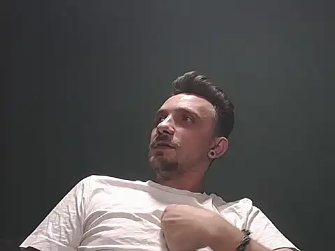 Snapshot of guesswhatbitch chatting on 10-03-25, 07:44 guesswhatbitch online show from 10-03-25, 07:44