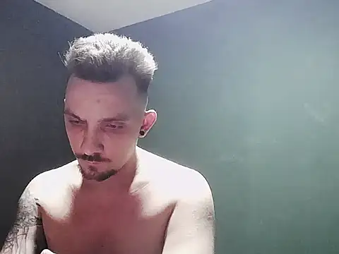 Snapshot of guesswhatbitch chatting on 10-04-25, 11:47 guesswhatbitch online show from 10-04-25, 11:47