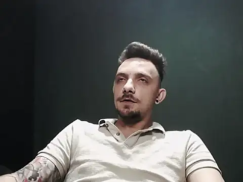 Snapshot of guesswhatbitch chatting on 10-05-25, 07:34 guesswhatbitch online show from 10-05-25, 07:34