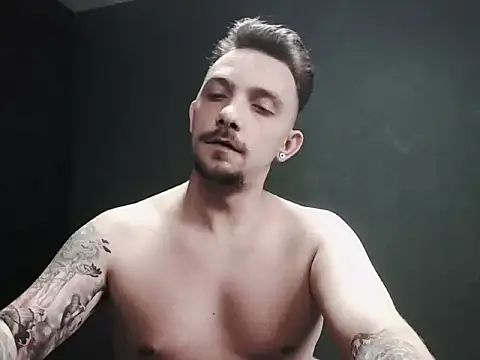 Snapshot of guesswhatbitch chatting on 10-08-25, 08:23 guesswhatbitch online show from 10-08-25, 08:23