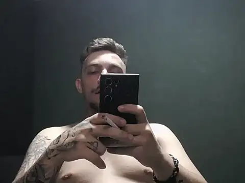 Snapshot of guesswhatbitch chatting on 10-08-25, 08:28 guesswhatbitch online show from 10-08-25, 08:28