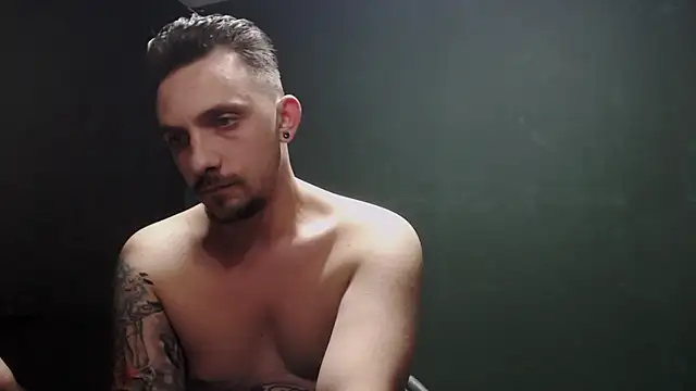 Snapshot of guesswhatbitch chatting on 10-15-25, 07:25 guesswhatbitch online show from 10-15-25, 07:25