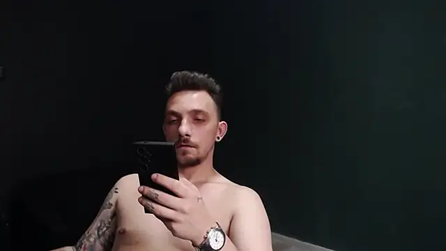 Snapshot of guesswhatbitch chatting on 10-16-25, 07:31 guesswhatbitch online show from 10-16-25, 07:31