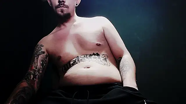 Snapshot of guesswhatbitch chatting on 10-20-25, 08:09 guesswhatbitch online show from 10-20-25, 08:09