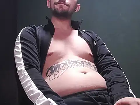 Snapshot of guesswhatbitch chatting on 11-06-25, 03:46 guesswhatbitch online show from 11-06-25, 03:46