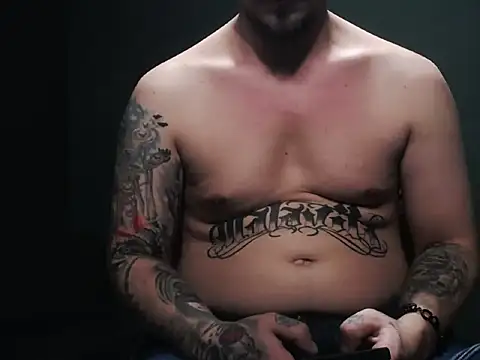 Snapshot of guesswhatbitch chatting on 11-09-25, 08:29 guesswhatbitch online show from 11-09-25, 08:29