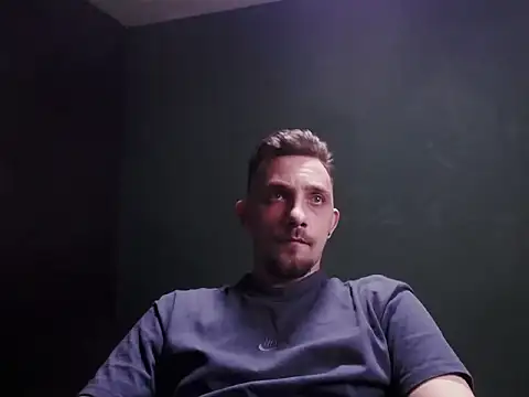 Snapshot of guesswhatbitch chatting on 11-20-25, 05:51 guesswhatbitch online show from 11-20-25, 05:51