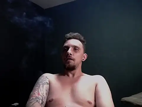 Snapshot of guesswhatbitch chatting on 12-02-25, 01:22 guesswhatbitch online show from 12-02-25, 01:22