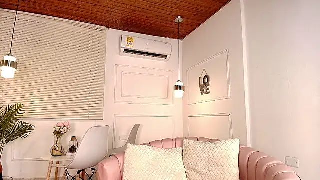 alessia moon1 online show from 01-14-26, 12:00