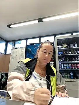 Snapshot of bichota85 chatting on 10-07-25, 10:12 bichota85 online show from 10-07-25, 10:12