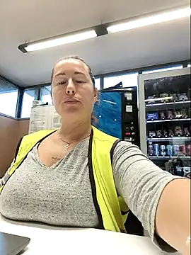 Snapshot of bichota85 chatting on 10-08-25, 09:40 bichota85 online show from 10-08-25, 09:40