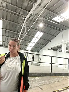 Snapshot of bichota85 chatting on 10-09-25, 10:35 bichota85 online show from 10-09-25, 10:35