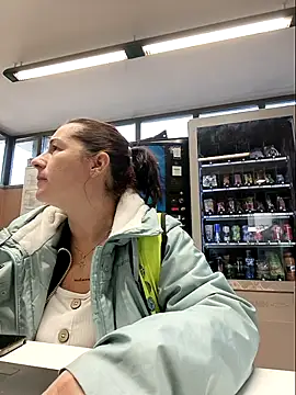 Snapshot of bichota85 chatting on 11-24-25, 11:10 bichota85 online show from 11-24-25, 11:10