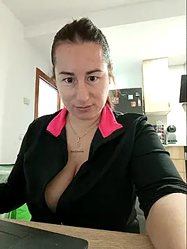 Snapshot of bichota85 chatting on 11-28-25, 09:45 bichota85 online show from 11-28-25, 09:45