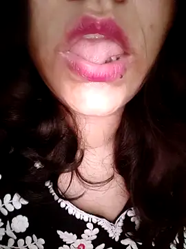 Snapshot of Bhaavyasingh chatting on 09-21-25, 08:27 Bhaavyasingh online show from 09-21-25, 08:27