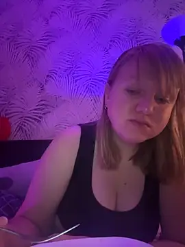 Snapshot of GretieLee chatting on 10-10-25, 07:02 GretieLee online show from 10-10-25, 07:02