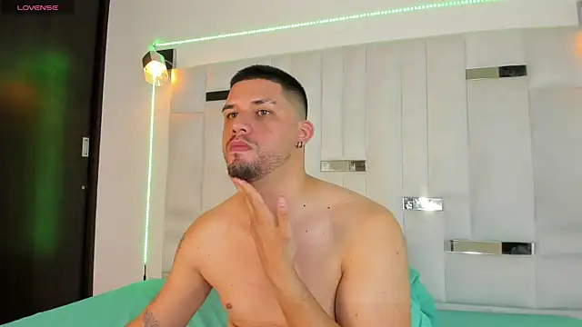 Snapshot of Jacob19_ chatting on 10-05-25, 02:43 Jacob19 online show from 10-05-25, 02:43