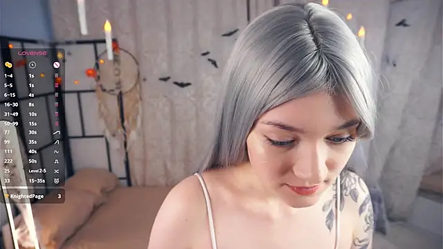 Snapshot of JinnySitts chatting on 10-31-25, 08:43 JinnySitts online show from 10-31-25, 08:43