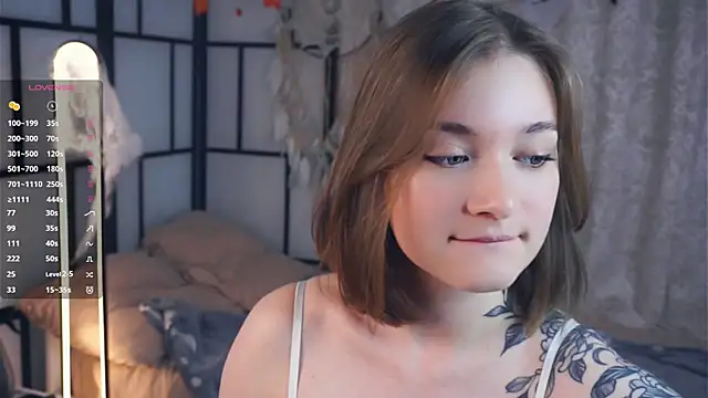 Snapshot of JinnySitts chatting on 11-08-25, 08:51 JinnySitts online show from 11-08-25, 08:51