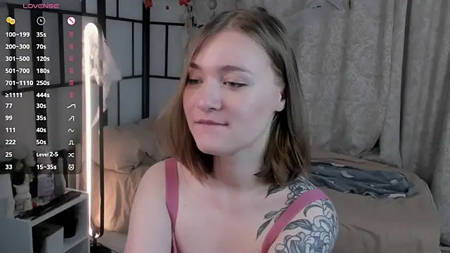 Snapshot of JinnySitts chatting on 11-12-25, 08:08 JinnySitts online show from 11-12-25, 08:08