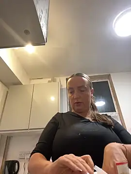 Snapshot of QueenStacyxox chatting on 10-03-25, 09:01 QueenStacyxox online show from 10-03-25, 09:01