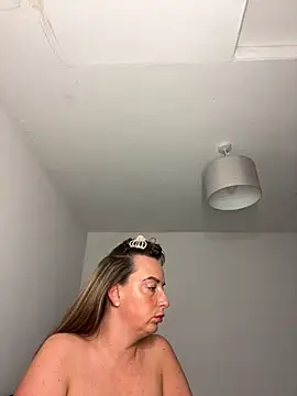 Snapshot of QueenStacyxox chatting on 10-16-25, 11:17 QueenStacyxox online show from 10-16-25, 11:17