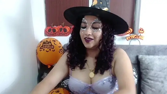 Gia Dior online show from 10-31-25, 10:44